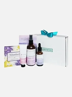 Подарочный набор на Новый год с косметикой для лица и шоколадом