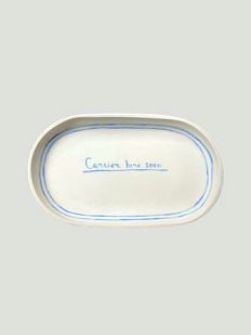 Блюдце ручной работы «Cartier here soon», керамика, 17 см