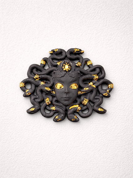 Брошь ручной работы Фарфор Булыгина «Медуза Горгона», черно-золотистая, фото 2.