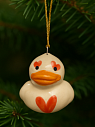 Ёлочная игрушка Утёнок с красными сердечками, 4 см, превью фото 3