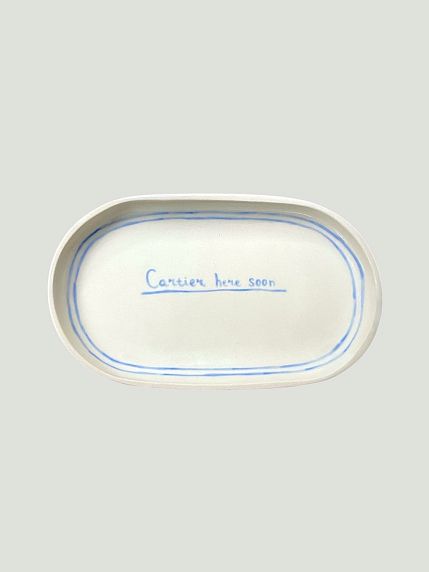 Блюдце ручной работы «Cartier here soon», керамика, 17 см, фото 1.
