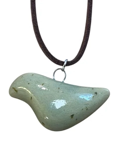 Чокер ручной работы Ceramission «Птичка» на замшевом шнурке, бежево-коричневый, керамика