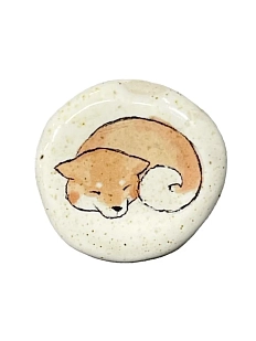 Брошь Керемет «Спящая сиба-ину», керамика