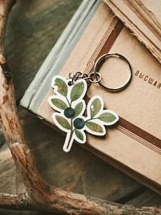 Брелок «Веточка черники», дерево