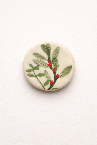 Брошь ручной работы Elizabeth Madar Оттиск трав, зеленая № 2, керамика, фото 1.