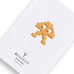 Брошь ручной работы Bulygin «Захватчик», оранжевая, фарфор