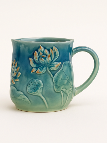 Кружка ручной работы с позолотой «Лотос и карп», синяя, фарфор, 430 мл, фото 1.