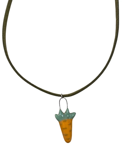 Чокер ручной работы Малёма «Морковка» на темно-зеленом замшевом шнурке, керамика, фото 1.