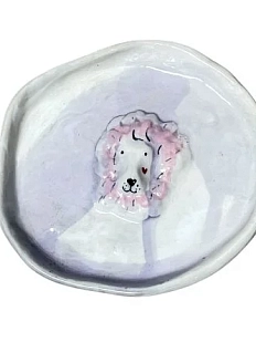 Тарелка ручной работы Мария Гордеева с фигуркой Лев, сиреневая, полуфарфор, 13 см