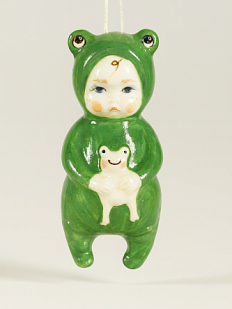 Ёлочная игрушка из фарфора «Малыш в костюме лягушонка», 10 см