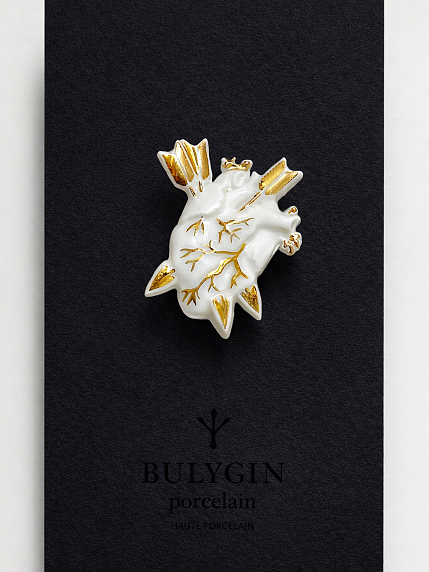 Брошь ручной работы Bulygin «Разбитое сердце», фарфор, бело-золотистая, фото 1.