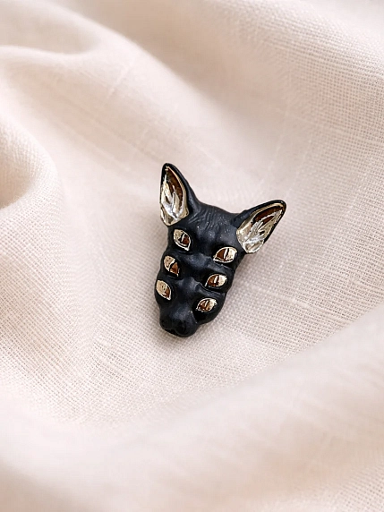 Брошь ручной работы Фарфор Булыгина «Кошка 6 глаз», чёрно-серебристая, фото 2.