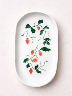 Блюдце ручной работы «Земляника», керамика, 17 см