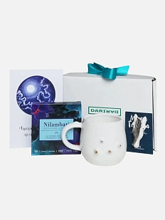 Подарочный набор с кружкой ручной работы, керамической брошью и шоколадом