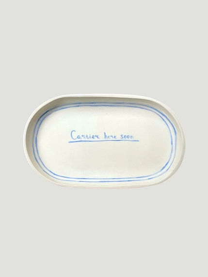 Блюдце ручной работы Йеллоускуп «Cartier here soon», керамика, 17 см, фото 1.