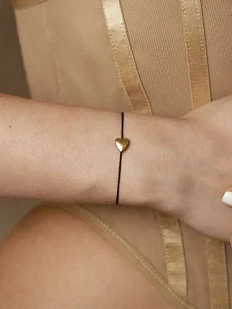 Браслет Something Special с золотым сердцем на чёрной нити