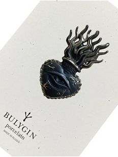 Брошь ручной работы Bulygin «Огненное сердце», фарфор, чёрно-серебристая