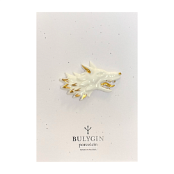 Брошь ручной работы Bulygin «Волк», белая с золотом, фарфор