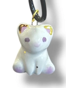 Подвеска керамическая ручной работы с мишкой, белая