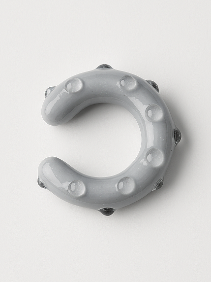 Кафф глянцевый, стекло, серый в объёмный горошек, фото 1.