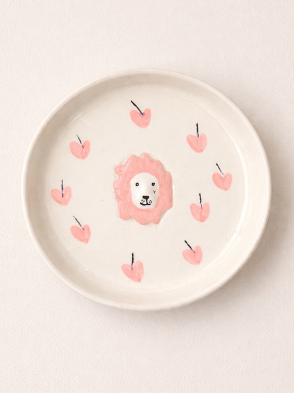 Тарелка ручной работы Мария Гордеева с фигуркой Лев c розовыми сердечками, белая, полуфарфор, 13 см, фото 1.