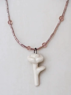 Чокер ручной работы Аннушка c подвеской «Цветок», бело-розовый, керамика, бисер