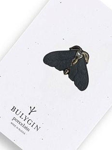 Брошь ручной работы Bulygin «Моль», фарфор, чёрно-серебристая