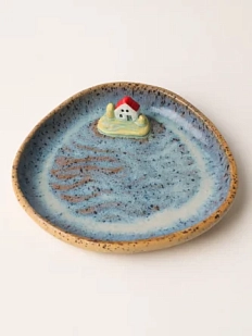 Тарелка с фигуркой внутри Голубое море, бежевая в крапинку, керамика, 14 см