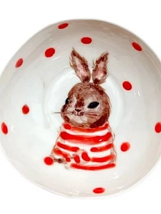 Пиала ручной работы Ким керамика с росписью внутри Зайка в красной горошек, белая, фарфор, 10 см