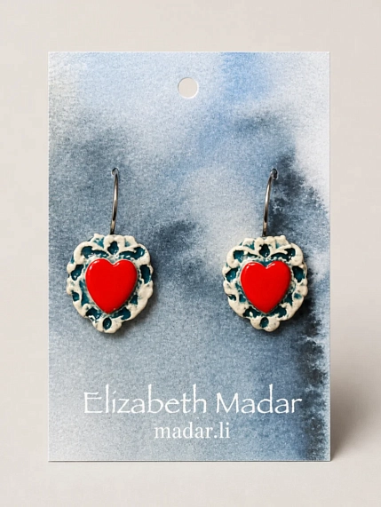 Серьги Elizabeth Madar Сердца с орнаментом, красные, керамика, фото 1.