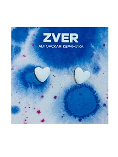 Серёжки-гвоздики ручной работы Звер «Белые сердечки», керамика