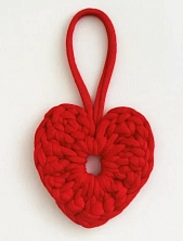 Вязаный обвес брелок «Красное сердечко», 7 см