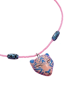 Чокер ручной работы с подвеской Звер «Розовый тигр» и керамическими бусинами, бисер