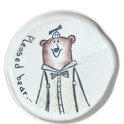 Тарелка ручной работы «Pleased bear в комбинезоне», керамика, 15 см, фото 1.