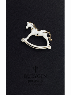 Брошь ручной работы Bulygin «Лошадка», бело-серебристая, фарфор
