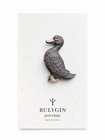 Брошь ручной работы Bulygin «Уточка», фарфор, чёрно-золотистая, фото 1.