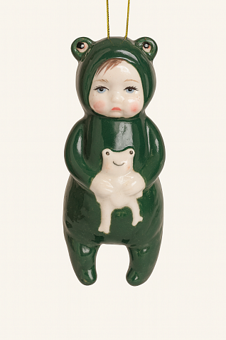 Ёлочная игрушка из фарфора «Малыш в костюме лягушонка», 10 см, фото 1.
