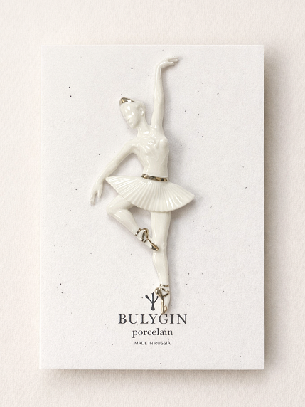 Брошь ручной работы Bulygin «Балерина Па №1», фарфор, бело-серебристая, фото 1.