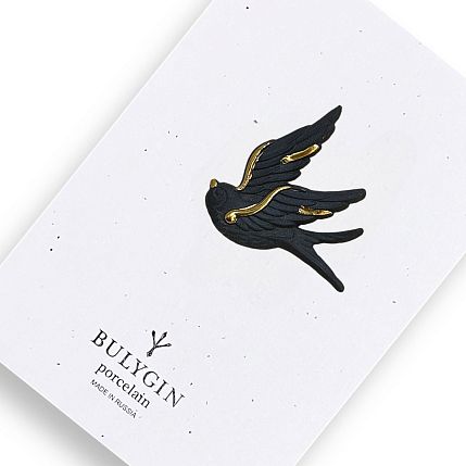 Брошь ручной работы Bulygin «Ласточка», фарфор, чёрно-золотистая, фото 1.