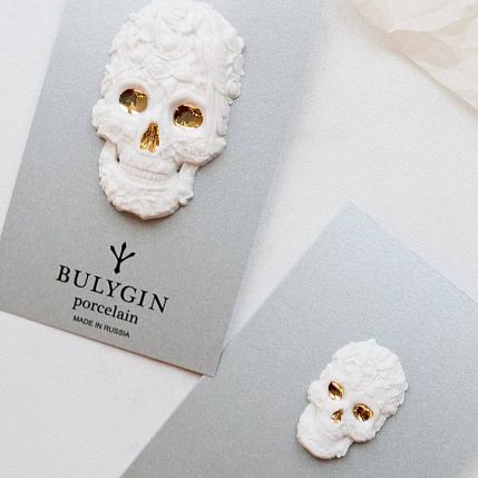 Брошь ручной работы Bulygin «Череп» малая, фарфор, бело-золотистая, фото 5.