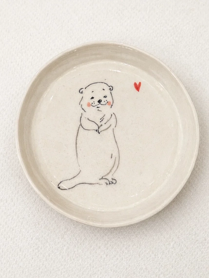 Тарелка ручной работы НАДО ЖЕ с росписью «Выдра», белая, керамика, 14 см, фото 1.