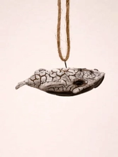 Подвеска интерьерная ручной работы Керам_По «Кит», белая, 7,5 см