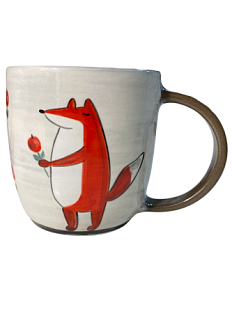 Кружка ручной работы с росписью Лис с клюквой, 450 мл., белая. Магазин Dari Dari Кружка ручной работы с росписью Лис с клюквой, 450 мл., белая