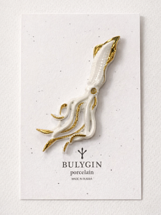 Брошь ручной работы Фарфор Булыгина «Кальмар», бело-золотистая