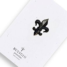 Брошь ручной работы Bulygin «Геральдическая лилия», фарфор, чёрно-серебристая
