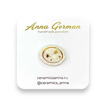 Брошь ручной работы Анна Герман «Тарелочка со звёздами», фарфор, фото 1.