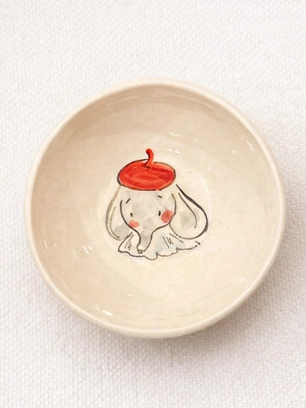Пиала ручной работы НАДО ЖЕ с росписью «Слоник в берете», белая, керамика, 10 см, фото 1.
