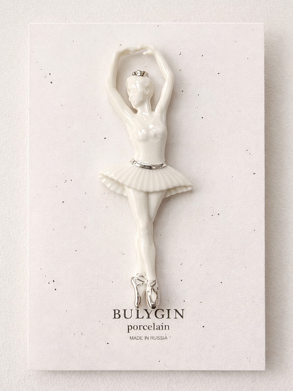 Брошь ручной работы Bulygin «Балерина Па №2», фарфор, бело-серебристая, фото 1.