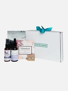 Подарочный набор на 14 февраля с косметикой, шоколадом и сережками ручной работы