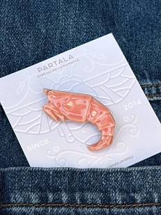 Брошь ручной работы «Креветка оригами», розовая, Partala ceramics